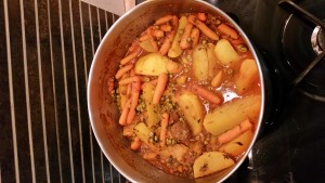 Tajine petits pois carottes, pomme de  terre Kefta ou poulet