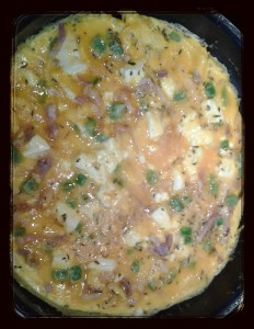 Omelette, poivron vert, feta et lardon
