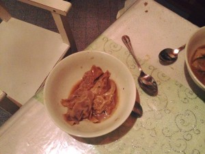 Soupe asiatique de raviolis à la viande